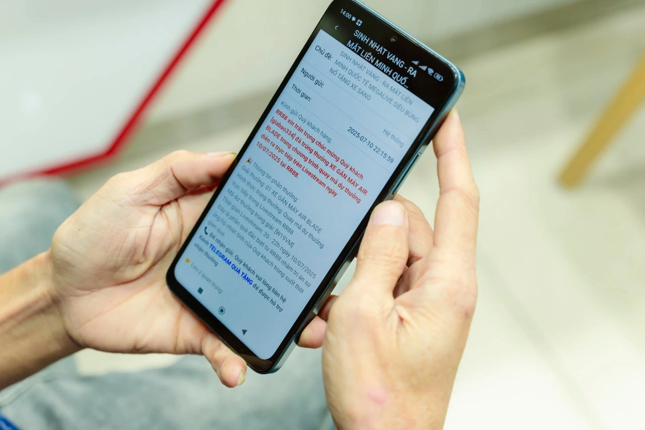 tặng xe air blade khách hàng may mắn